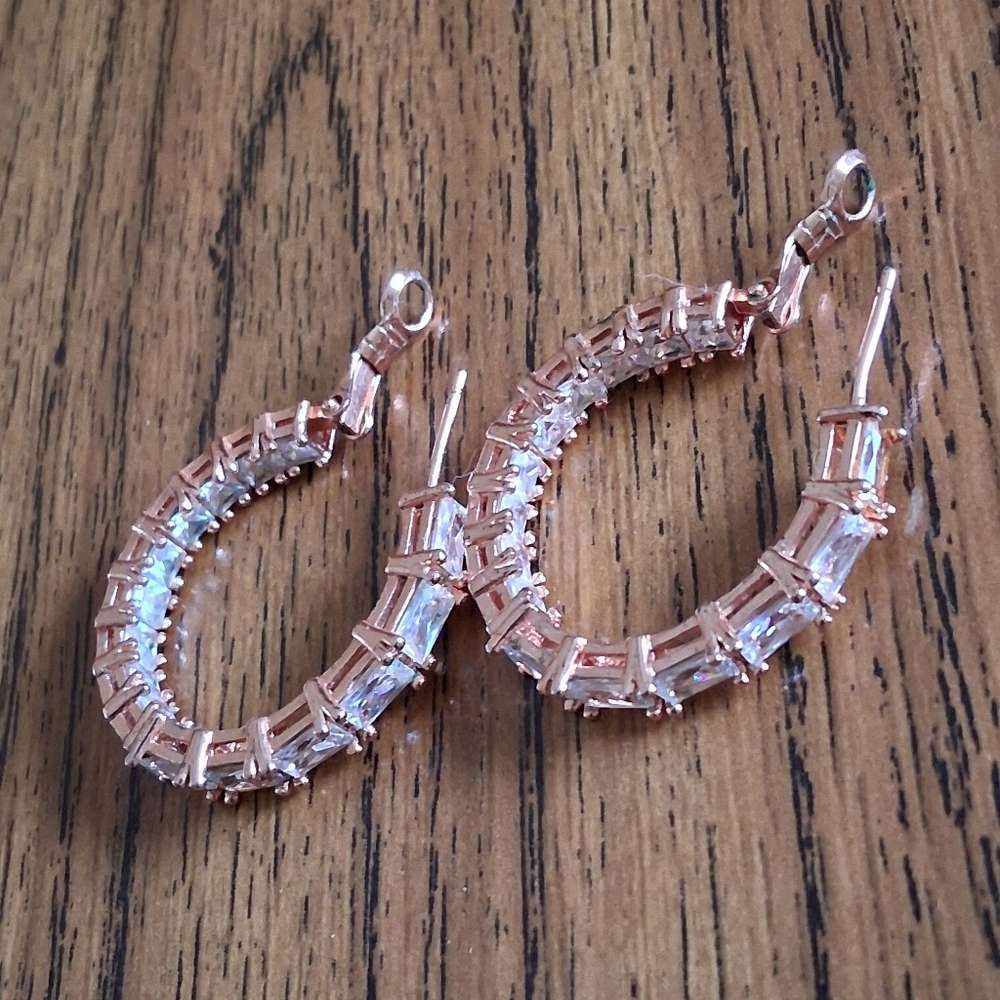 Elegant Rose Gold And Crystal Hoop Earrings EUC - Picture 4 of 11